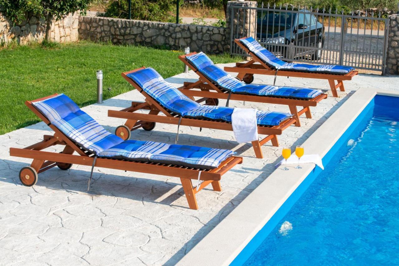 Rustica Neum